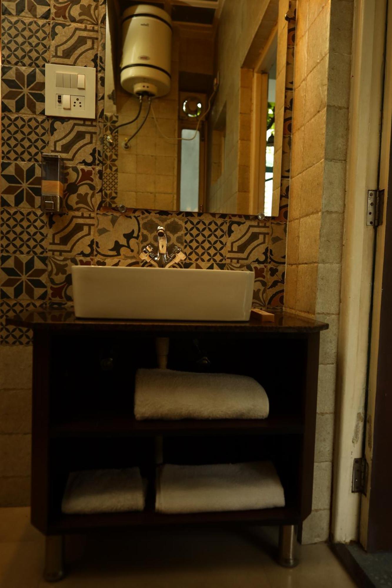 אמריצר The Bougainvillea Bed & Breakfast מראה חיצוני תמונה